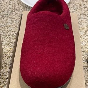 WoolFit® 'Footprint' handmade Slippers with Rubber Sole, red